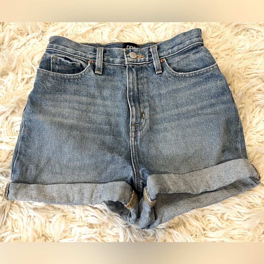 BDG high rise mom short